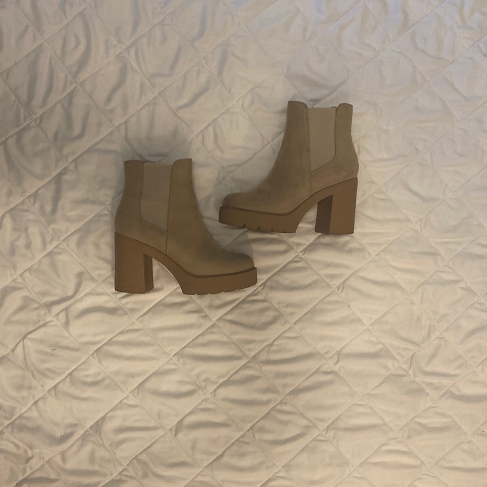 Suede boots